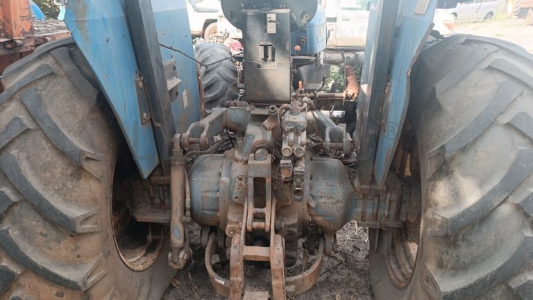 Trator New Holland/8010
