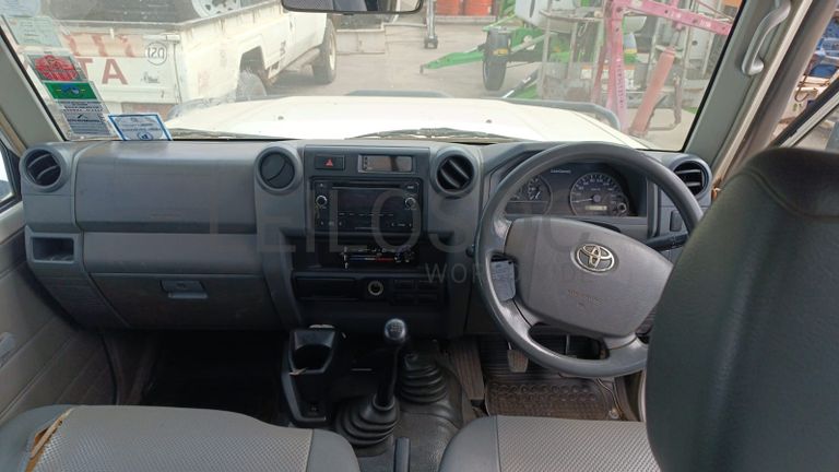 Toyota/LandCruiser - 2014