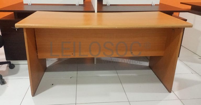 Secretária com gavetas