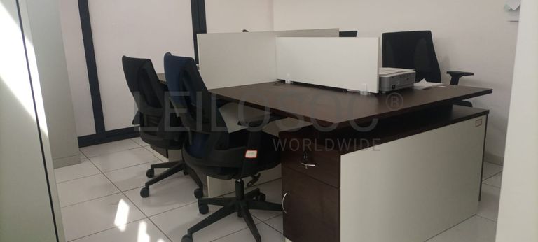 Ilha com quatro postos de trabalho