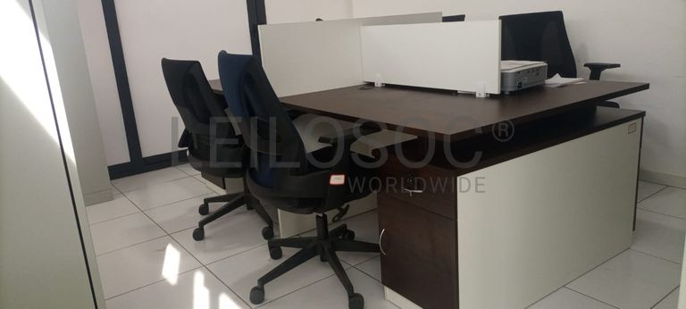 Ilha com quatro postos de trabalho