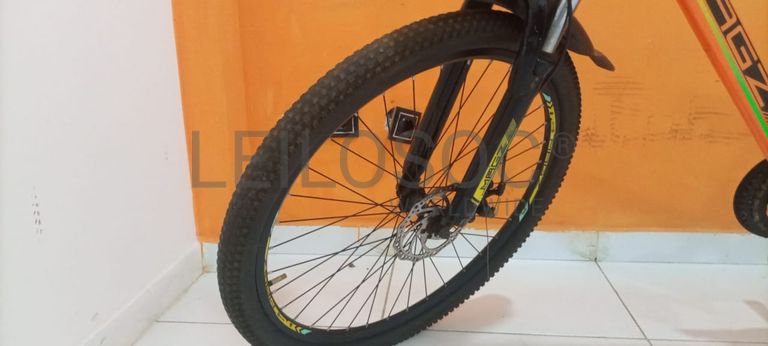 Uma bicicleta Magz MD100 