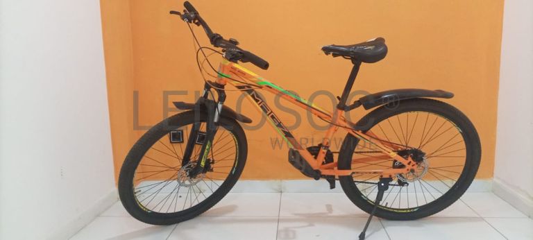 Uma bicicleta Magz MD100 