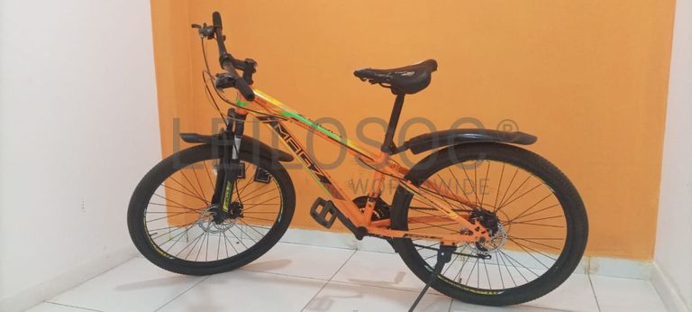Uma bicicleta Magz MD100 