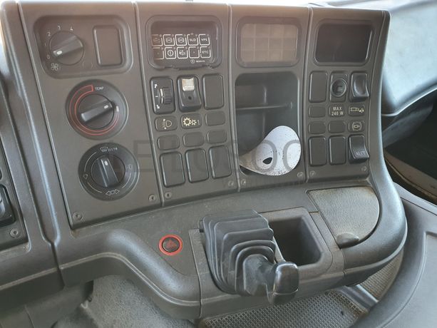 Scania P114CB 8x4 · Ano 2000