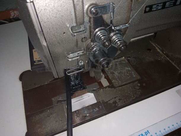 Máquina de 2 agulhas