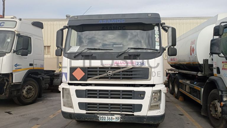 Camião Cisterna Volvo FM12-400M