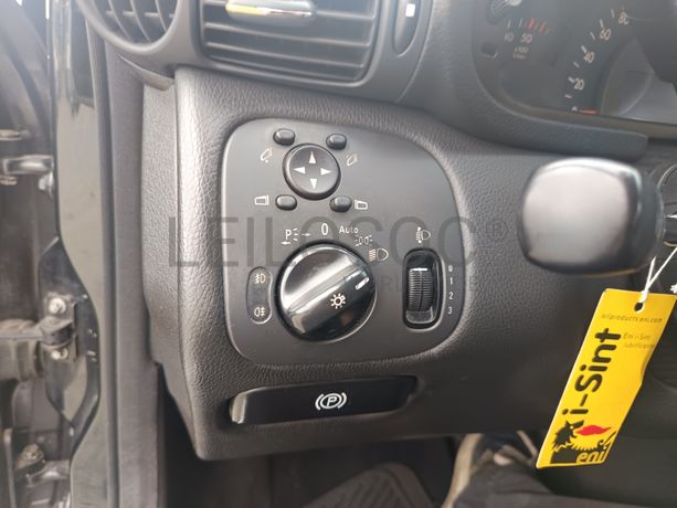 Mercedes-Benz C220 CDI · Ano 2002