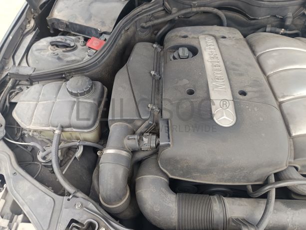 Mercedes-Benz C220 CDI · Ano 2002