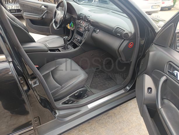 Mercedes-Benz C220 CDI · Ano 2002