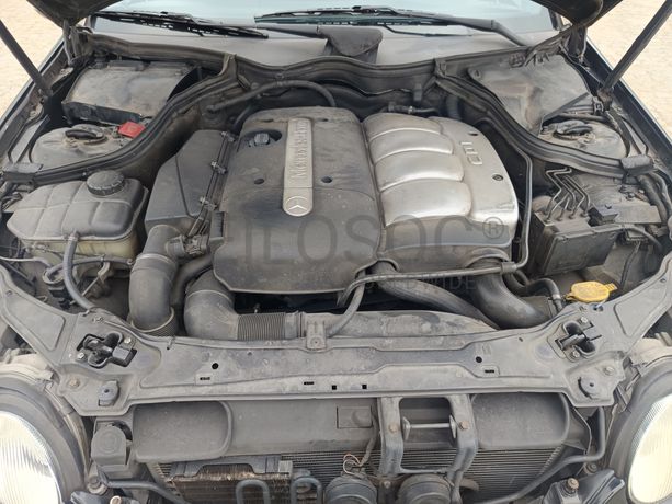 Mercedes-Benz C220 CDI · Ano 2002