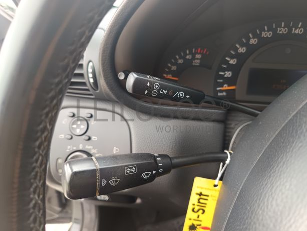 Mercedes-Benz C220 CDI · Ano 2002