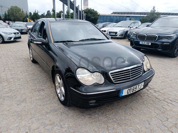 Mercedes-Benz C220 CDI · Ano 2002