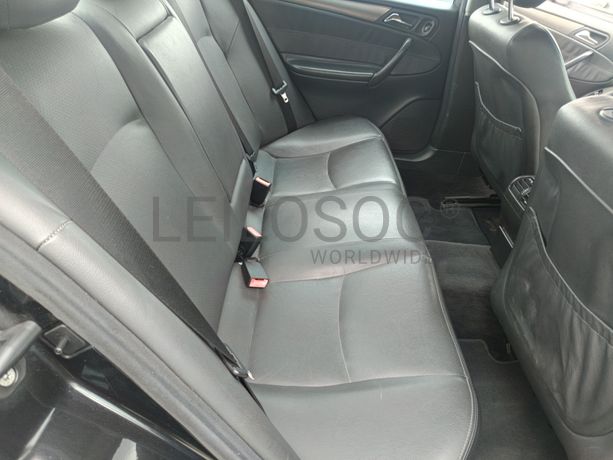 Mercedes-Benz C220 CDI · Ano 2002