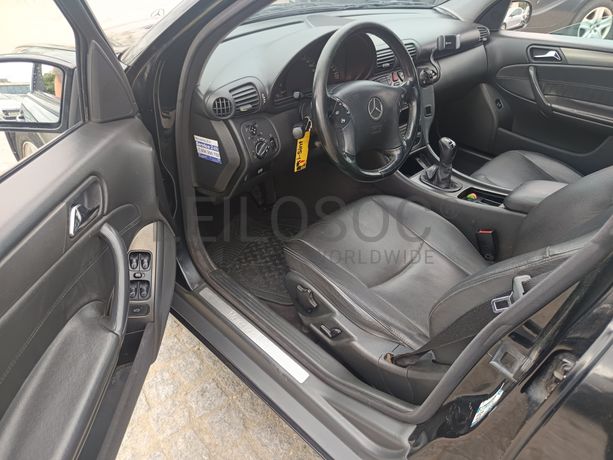 Mercedes-Benz C220 CDI · Ano 2002
