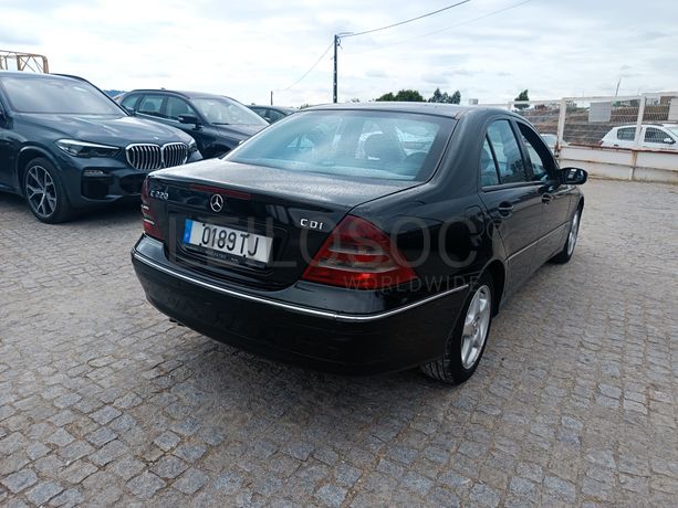 Mercedes-Benz C220 CDI · Ano 2002