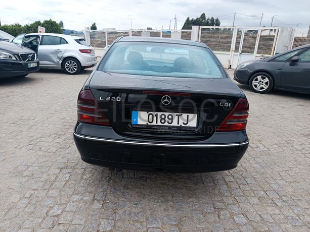 Mercedes-Benz C220 CDI · Ano 2002