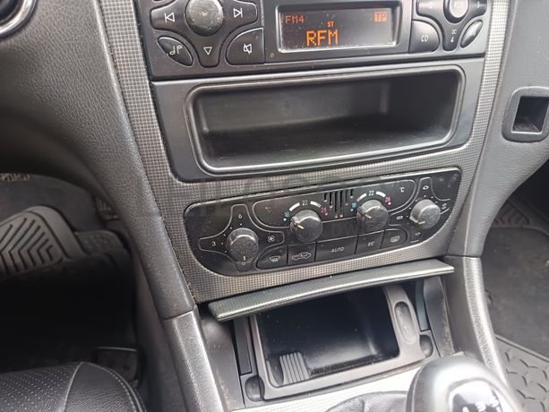 Mercedes-Benz C220 CDI · Ano 2002