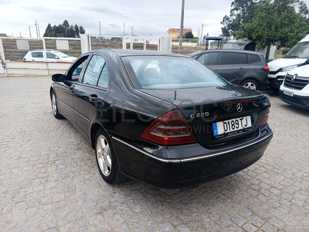 Mercedes-Benz C220 CDI · Ano 2002