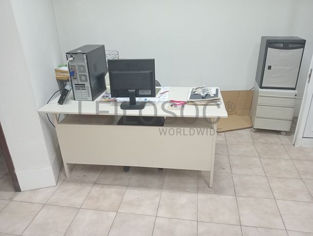 Mobiliário · Equipamentos