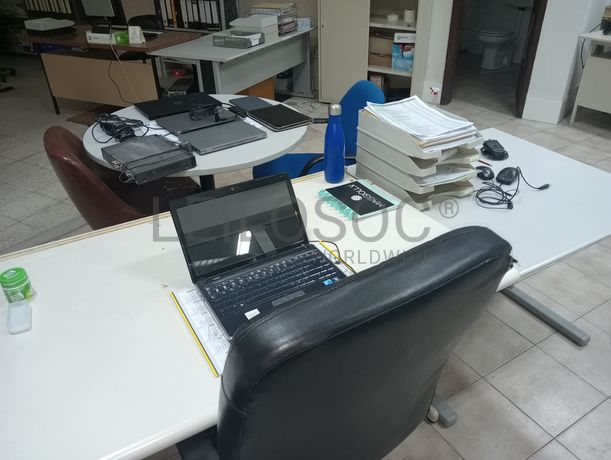 Mobiliário · Equipamentos