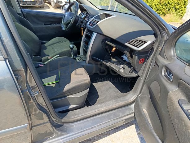 Peugeot 207 · Ano 2009