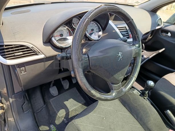 Peugeot 207 · Ano 2009
