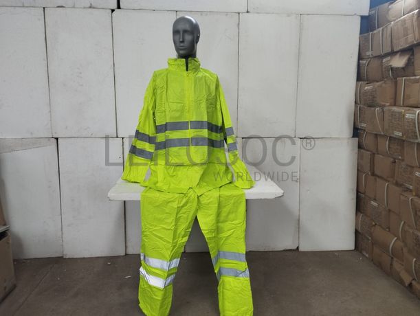 Capas | fatos de chuva