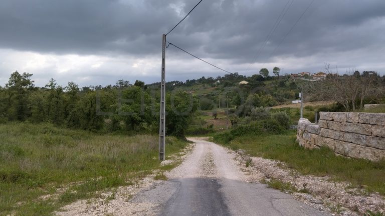 Terreno com 2.600,00 m² · Juncal, Porto de Mós