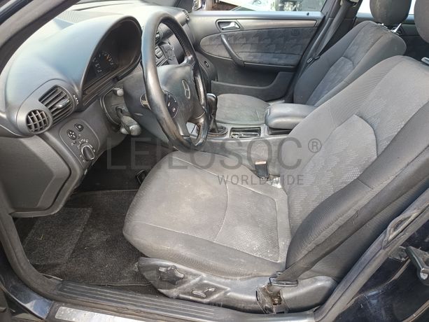 Mercedes-Benz C220 · Ano 2002