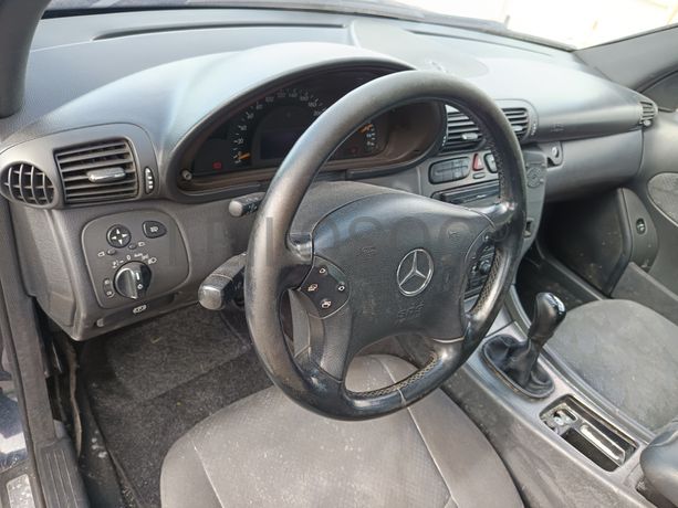 Mercedes-Benz C220 · Ano 2002