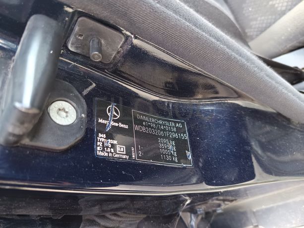 Mercedes-Benz C220 · Ano 2002