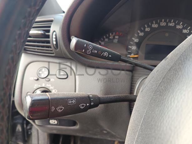 Mercedes-Benz C220 · Ano 2002