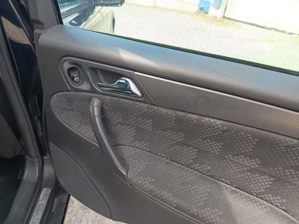 Mercedes-Benz C220 · Ano 2002