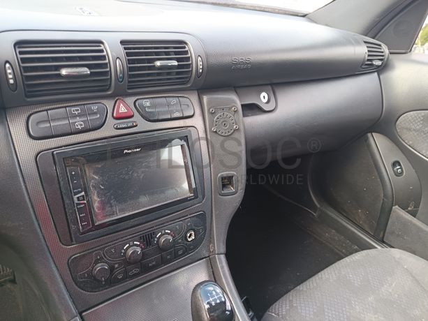Mercedes-Benz C220 · Ano 2002