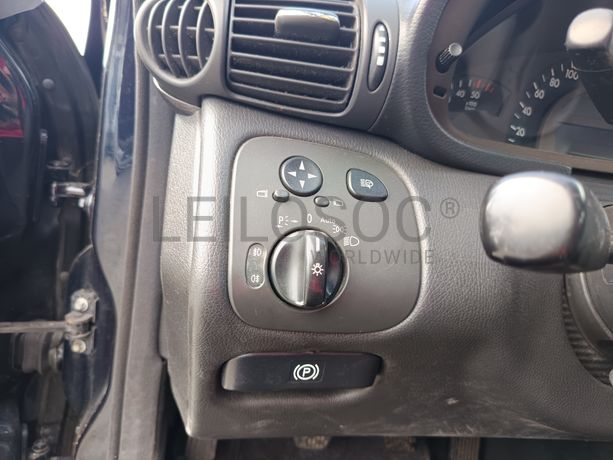 Mercedes-Benz C220 · Ano 2002
