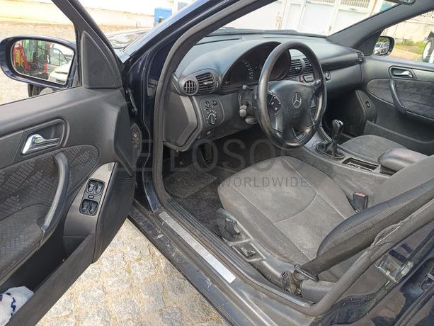 Mercedes-Benz C220 · Ano 2002