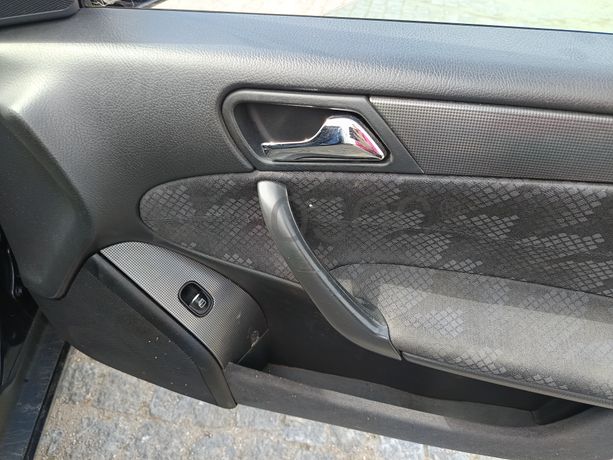 Mercedes-Benz C220 · Ano 2002
