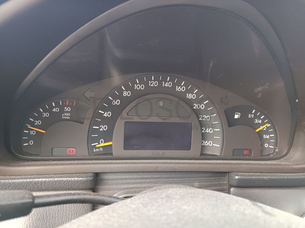 Mercedes-Benz C220 · Ano 2002
