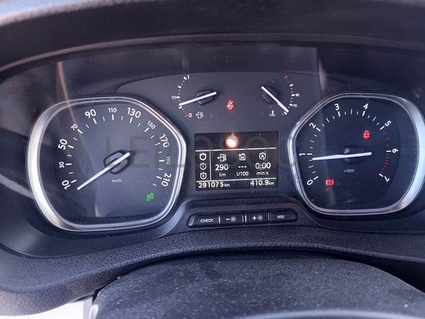 Peugeot Traveller · Ano 2019