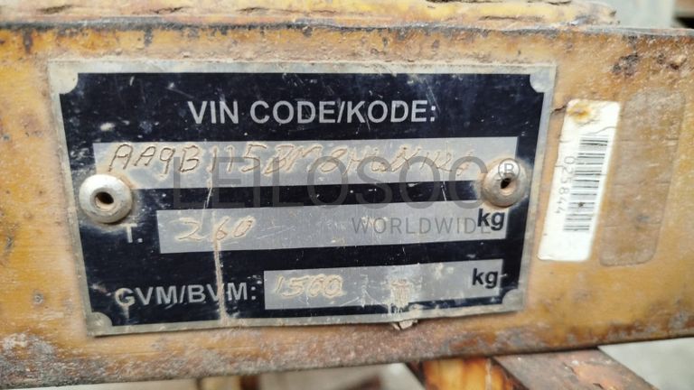 Trela c/ tanque de combustível