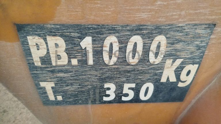 Trela c/ tanque de combustível