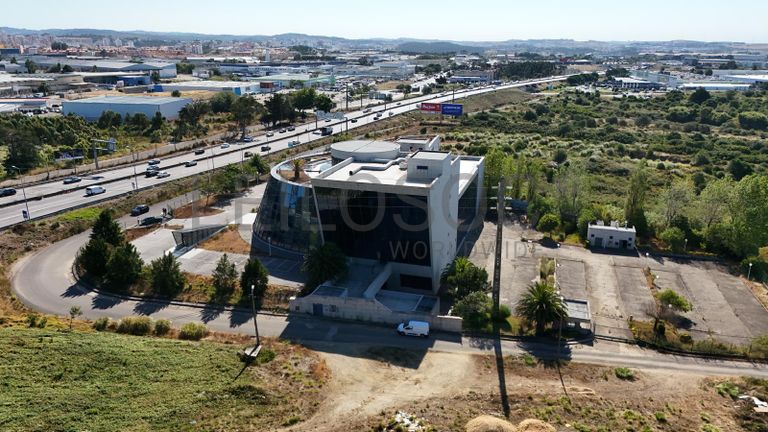 Edifício de Escritórios + Recheio · Sintra