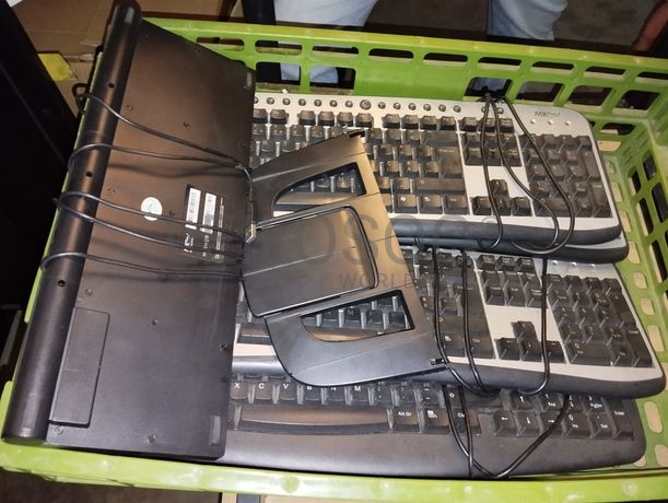 Mobiliário · Equipamentos · Tecnologia