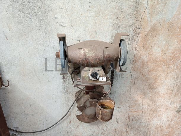 Máquinas de furar · Guilhotina · Esmeril