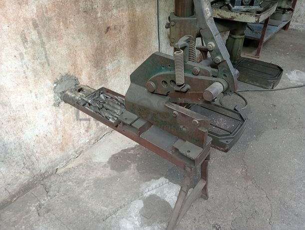 Máquinas de furar · Guilhotina · Esmeril