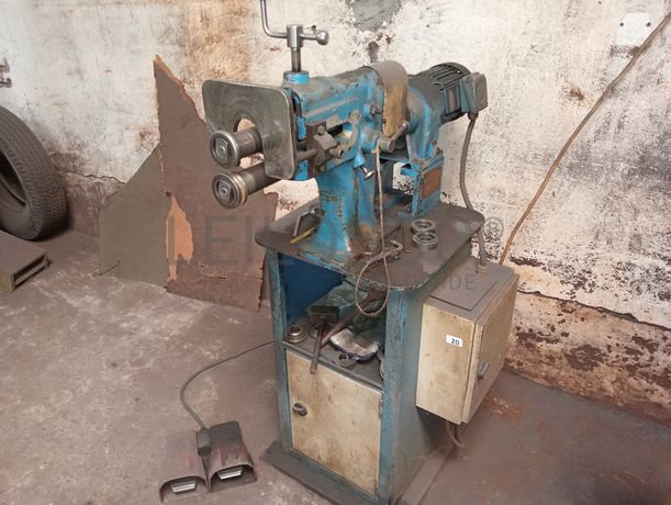 Máquina de fazer canal · Puncionadora