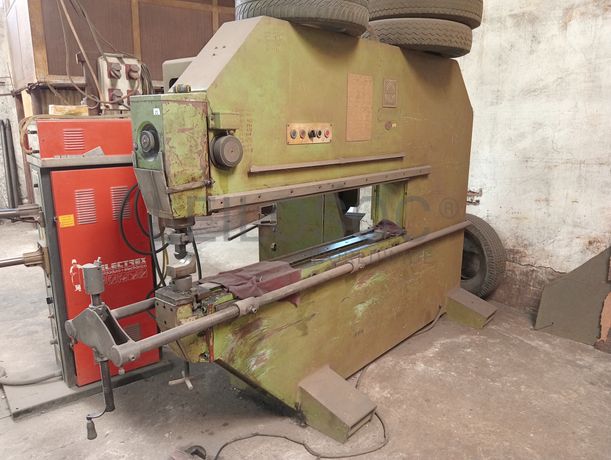 Máquina de fazer canal · Puncionadora