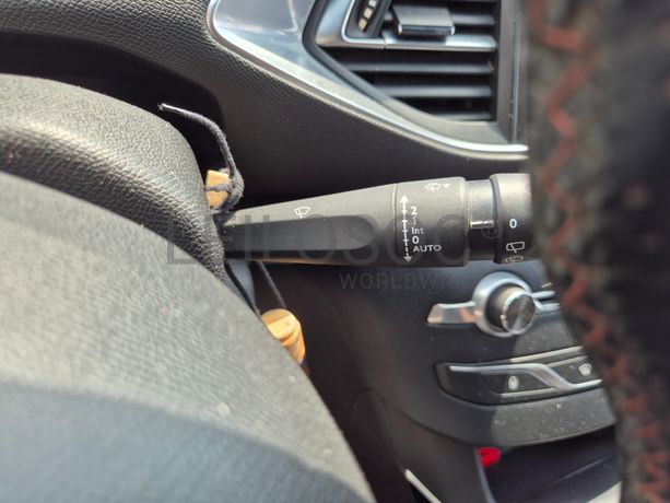 Peugeot 308 SW · Ano 2015