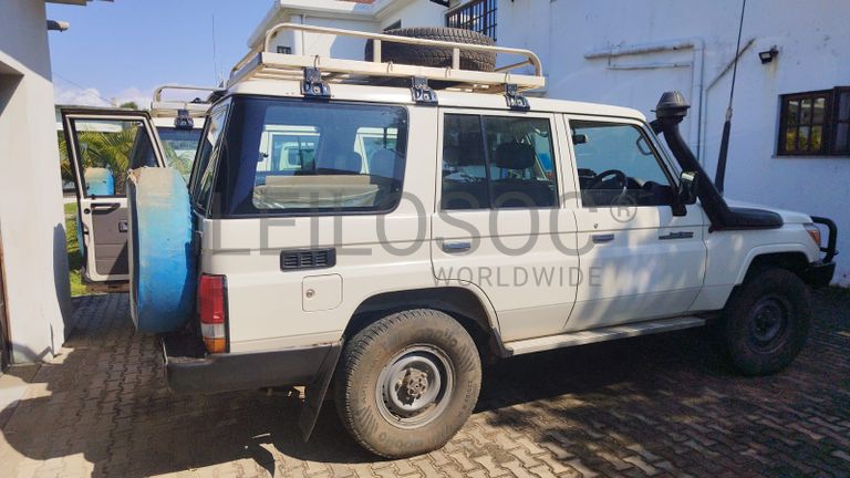 Toyota Land Cruiser LC76HZJ76R - 2,70m